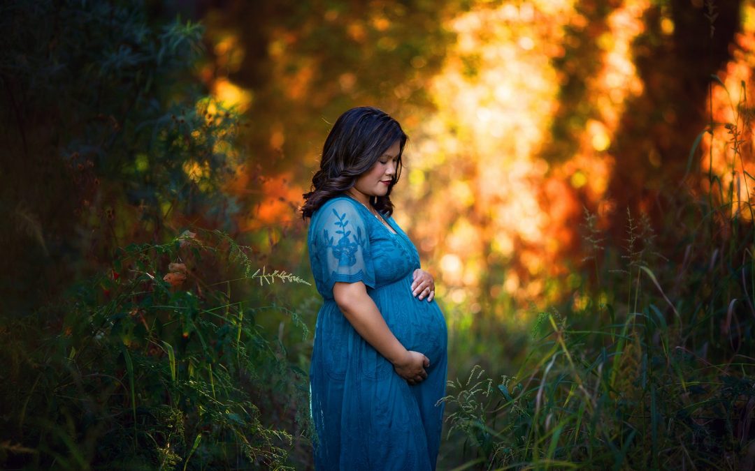 maternity photo shoots in the woods in modesto
