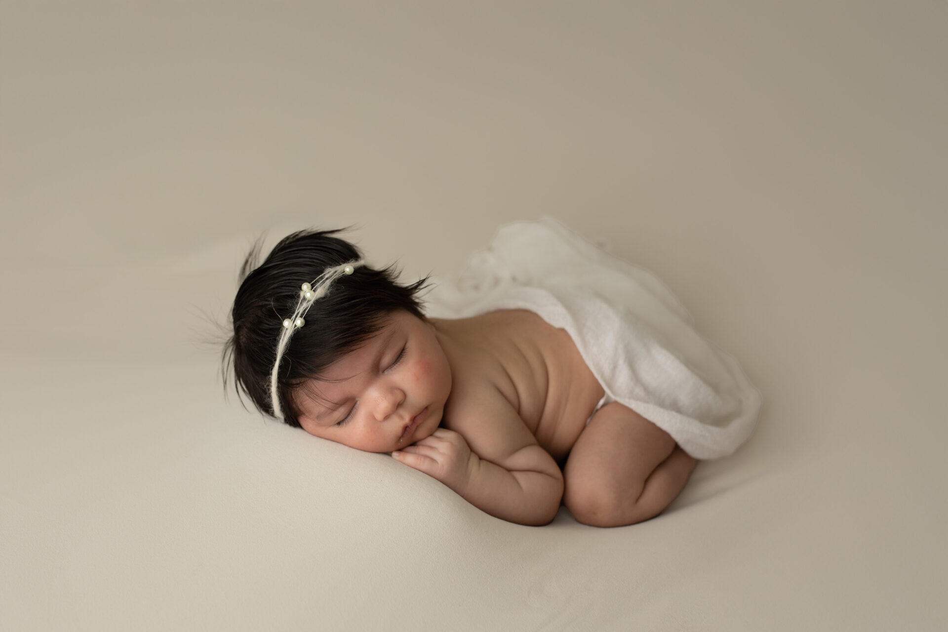 manteca newborn photographer baby in neutral tones
